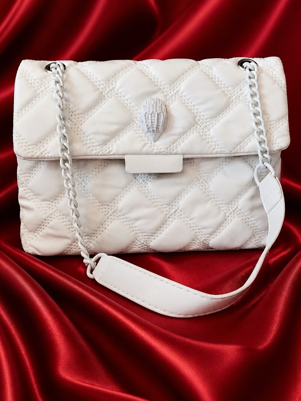 White Quilted Vegan PU Leather, Adjustable Chain Shoulder Bag. BRAND NEW!
